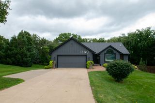 1190 S Willow Circle, West Des Moines, IA 50266