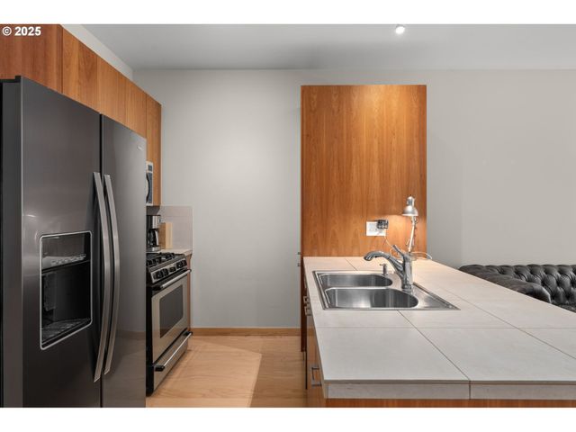 1130 Nw 12TH Ave 214, Portland, OR 97209