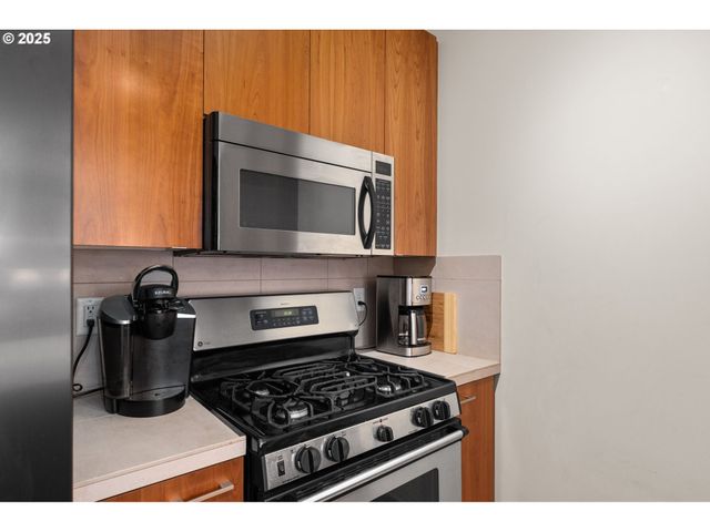 1130 Nw 12TH Ave 214, Portland, OR 97209