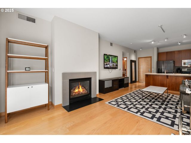 1130 Nw 12TH Ave 214, Portland, OR 97209