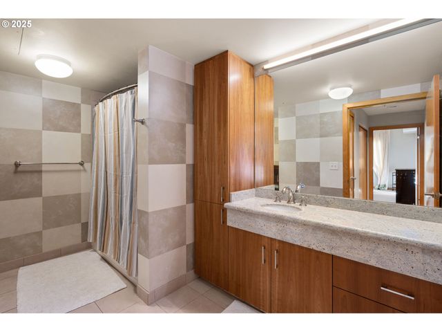 1130 Nw 12TH Ave 214, Portland, OR 97209