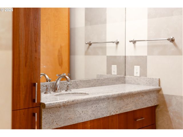 1130 Nw 12TH Ave 214, Portland, OR 97209