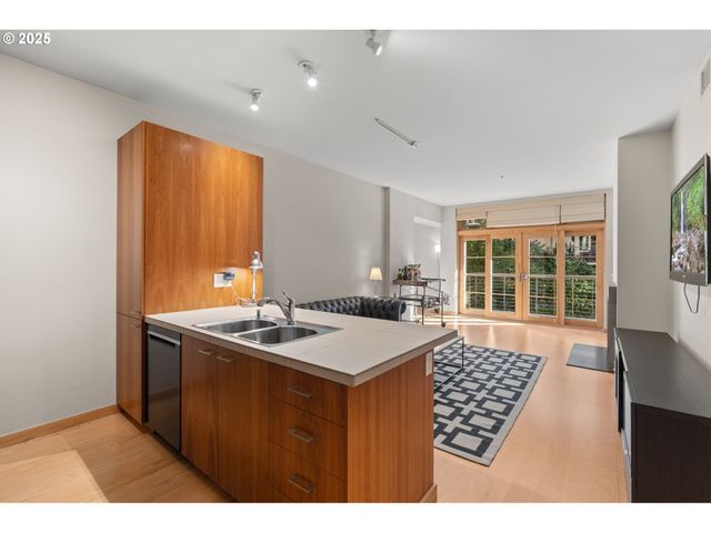 1130 Nw 12TH Ave 214, Portland, OR 97209