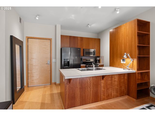 1130 Nw 12TH Ave 214, Portland, OR 97209