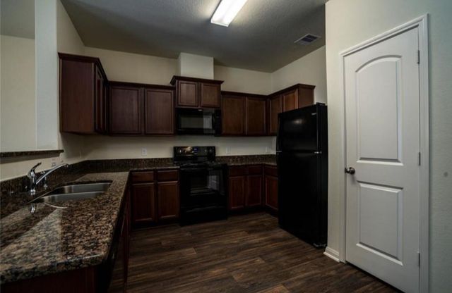 212 Autumn Berry Lane, Brookshire, TX 77423