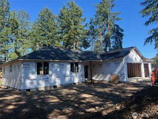 12435 Rainier Acres Road SE, Rainier, WA 98576