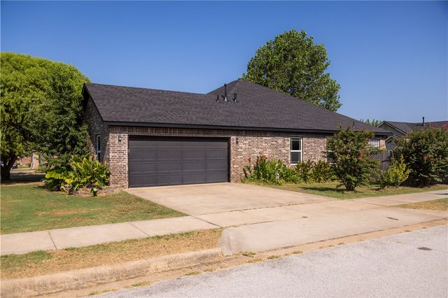 603 Teri Drive, Siloam Springs, AR 72761