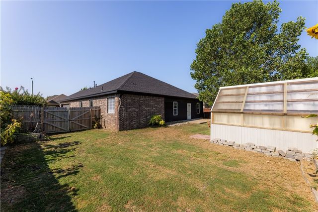 603 Teri Drive, Siloam Springs, AR 72761