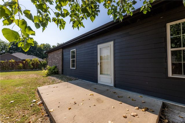 603 Teri Drive, Siloam Springs, AR 72761