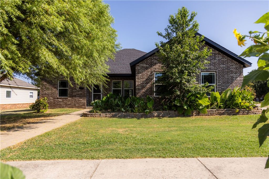603 Teri Drive, Siloam Springs, AR 72761