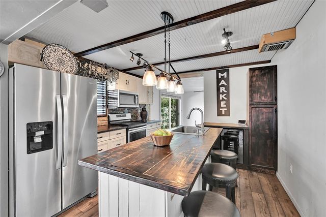 6881 SW 2nd Street, Pembroke Pines, FL 33023