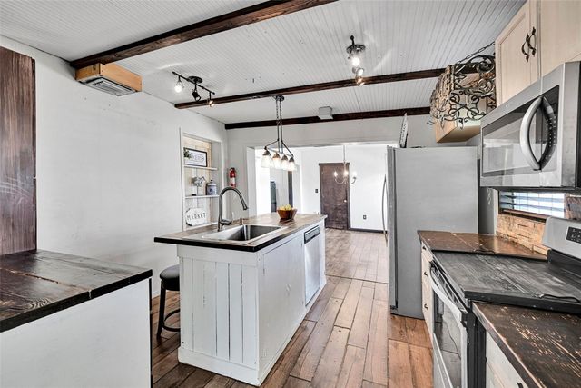 6881 SW 2nd Street, Pembroke Pines, FL 33023