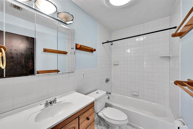 6881 SW 2nd Street, Pembroke Pines, FL 33023