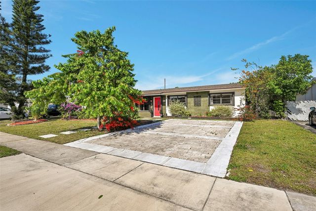 6881 SW 2nd Street, Pembroke Pines, FL 33023