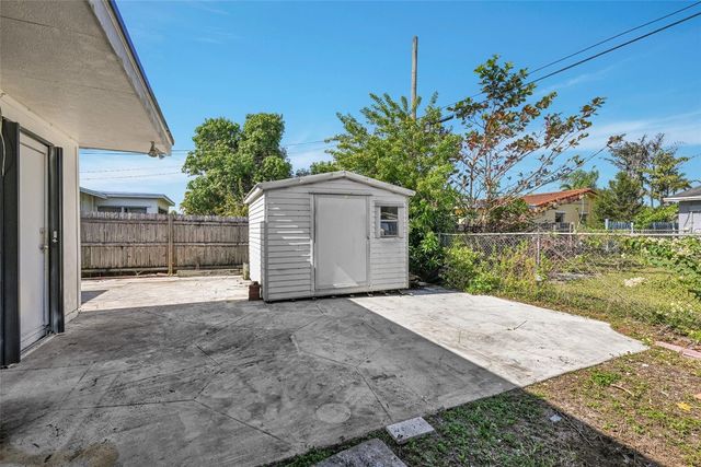 6881 SW 2nd Street, Pembroke Pines, FL 33023