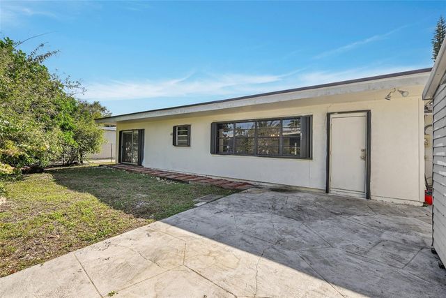 6881 SW 2nd Street, Pembroke Pines, FL 33023