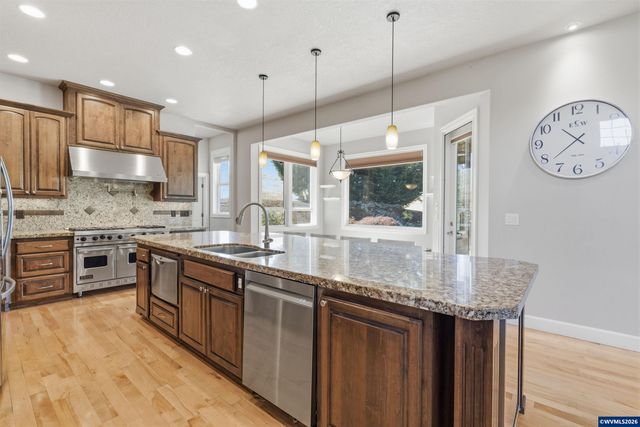 414 Rees Hill Rd SE, Salem, OR 97306