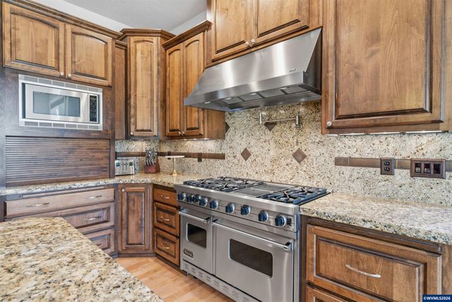 414 Rees Hill Rd SE, Salem, OR 97306