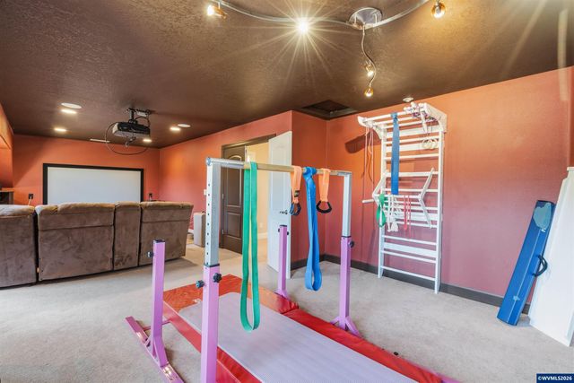 414 Rees Hill Rd SE, Salem, OR 97306