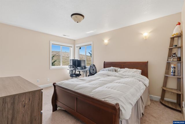 414 Rees Hill Rd SE, Salem, OR 97306