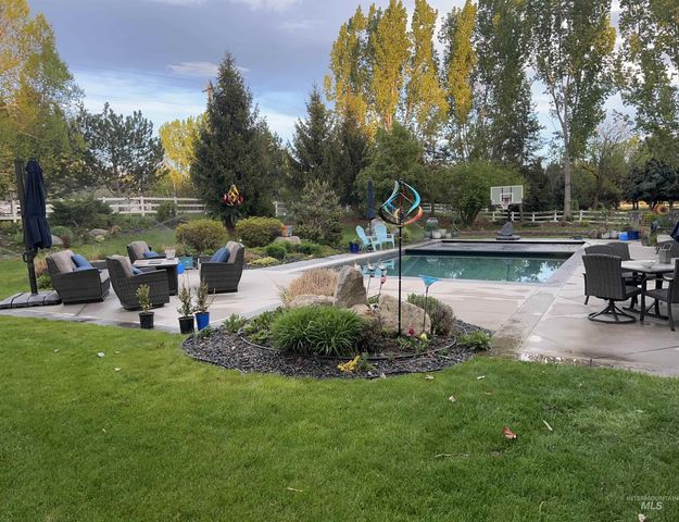1400 N Razza Way, Eagle, ID 83616