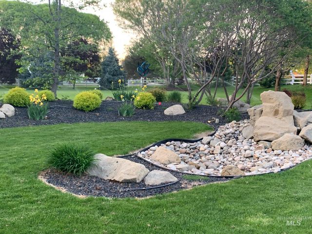 1400 N Razza Way, Eagle, ID 83616
