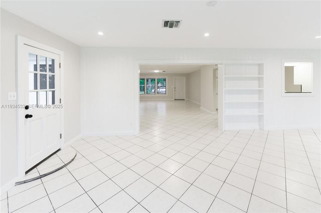 5706 NE 15th Ave, Fort Lauderdale, FL 33334