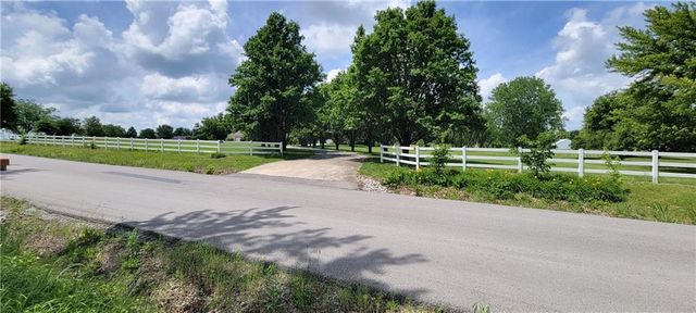 1010 N Prairie Lane, Raymore, MO 64083