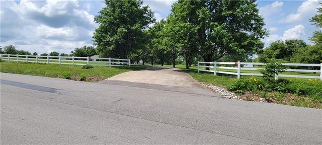 1010 N Prairie Lane, Raymore, MO 64083