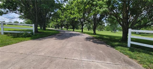 1010 N Prairie Lane, Raymore, MO 64083