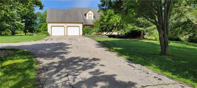 1010 N Prairie Lane, Raymore, MO 64083