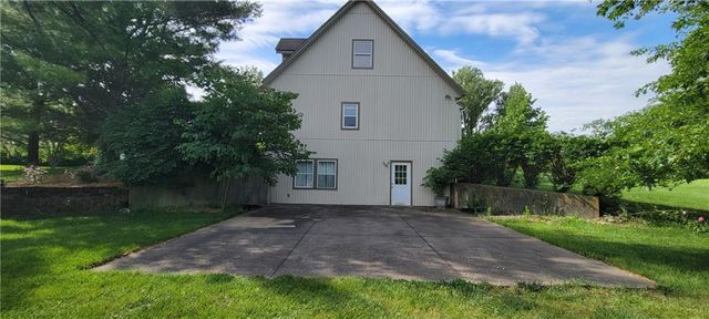 1010 N Prairie Lane, Raymore, MO 64083