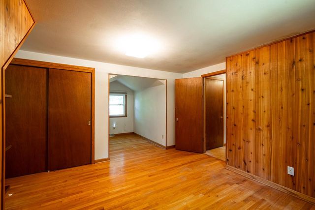 9410 S 15th AVENUE, Oak Creek, WI 53154