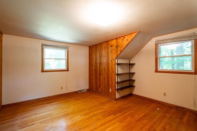 9410 S 15th AVENUE, Oak Creek, WI 53154