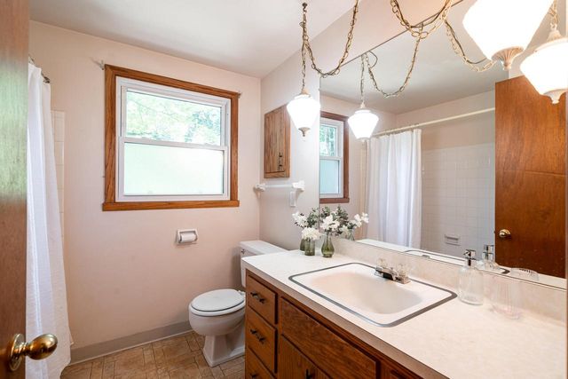 9410 S 15th AVENUE, Oak Creek, WI 53154