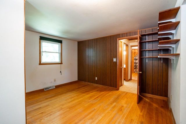 9410 S 15th AVENUE, Oak Creek, WI 53154