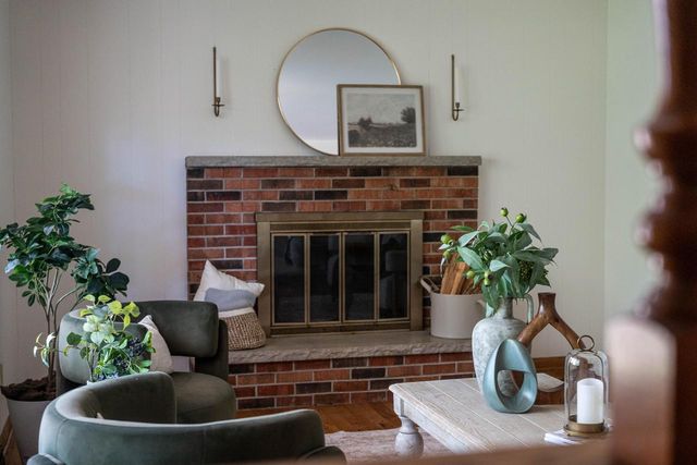 9410 S 15th AVENUE, Oak Creek, WI 53154