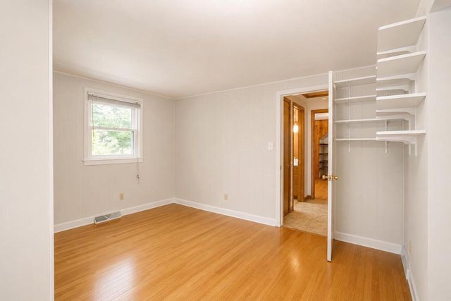 9410 S 15th AVENUE, Oak Creek, WI 53154