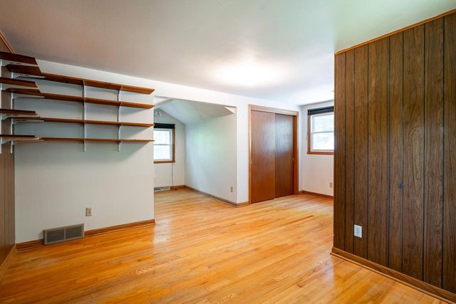 9410 S 15th AVENUE, Oak Creek, WI 53154
