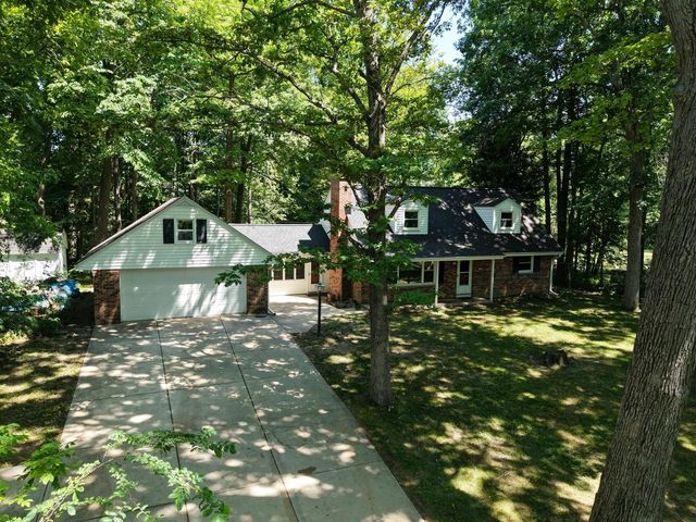 9410 S 15th AVENUE, Oak Creek, WI 53154