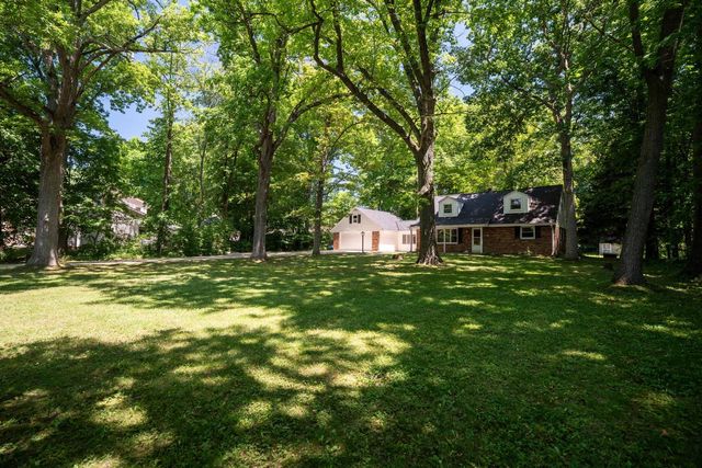9410 S 15th AVENUE, Oak Creek, WI 53154