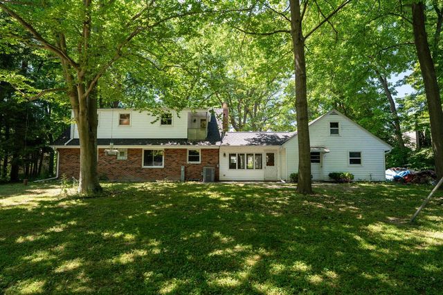9410 S 15th AVENUE, Oak Creek, WI 53154