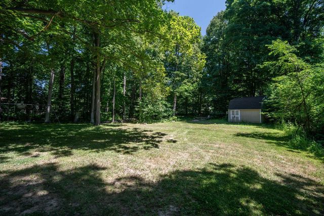 9410 S 15th AVENUE, Oak Creek, WI 53154