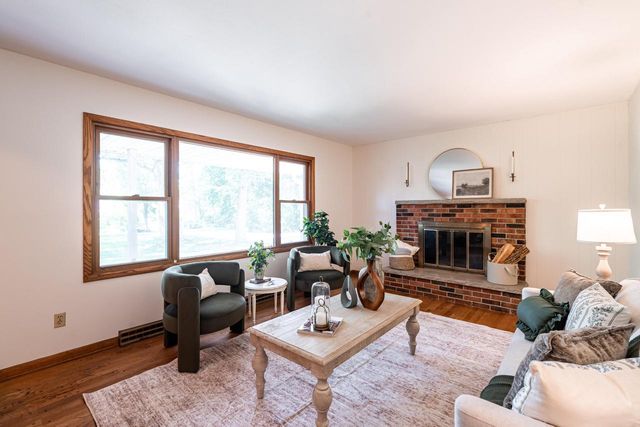 9410 S 15th AVENUE, Oak Creek, WI 53154