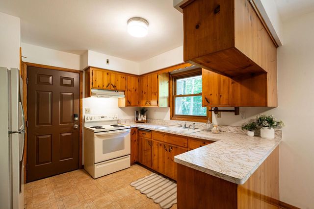 9410 S 15th AVENUE, Oak Creek, WI 53154