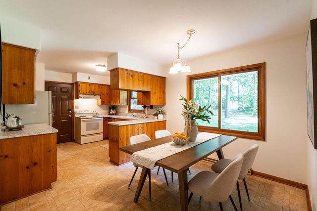 9410 S 15th AVENUE, Oak Creek, WI 53154