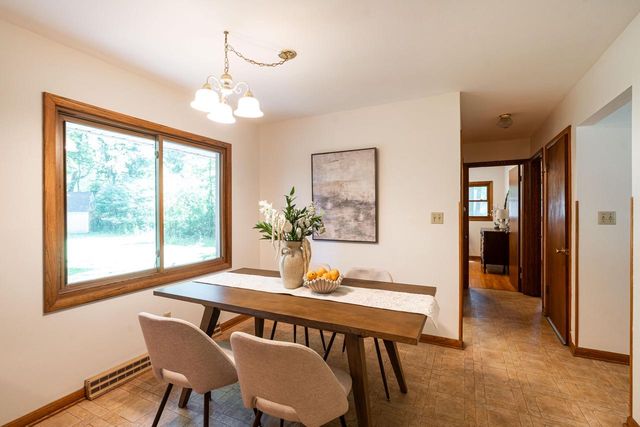 9410 S 15th AVENUE, Oak Creek, WI 53154
