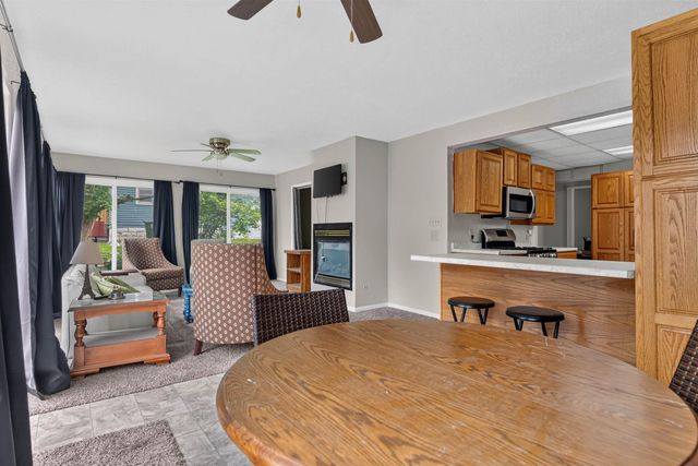 910 Walnut Street, Cedar Falls, IA 50613