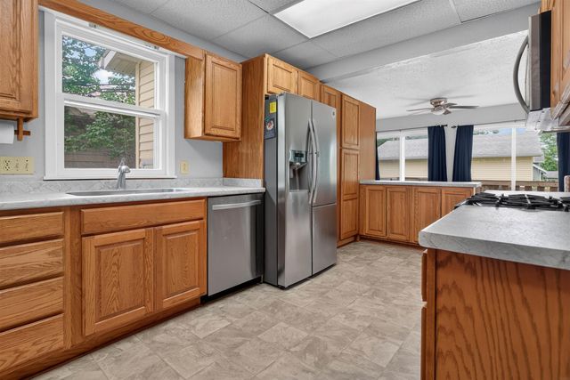 910 Walnut Street, Cedar Falls, IA 50613
