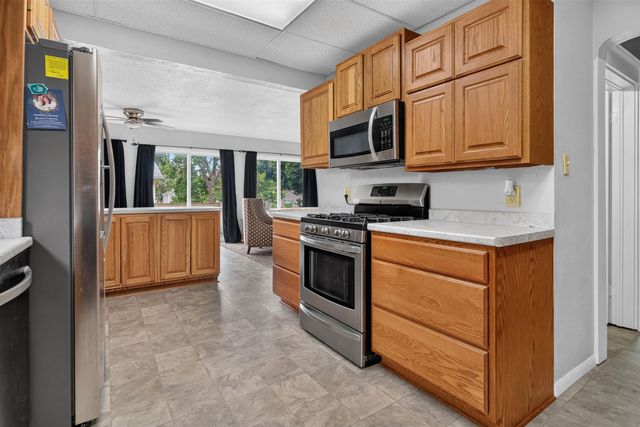 910 Walnut Street, Cedar Falls, IA 50613